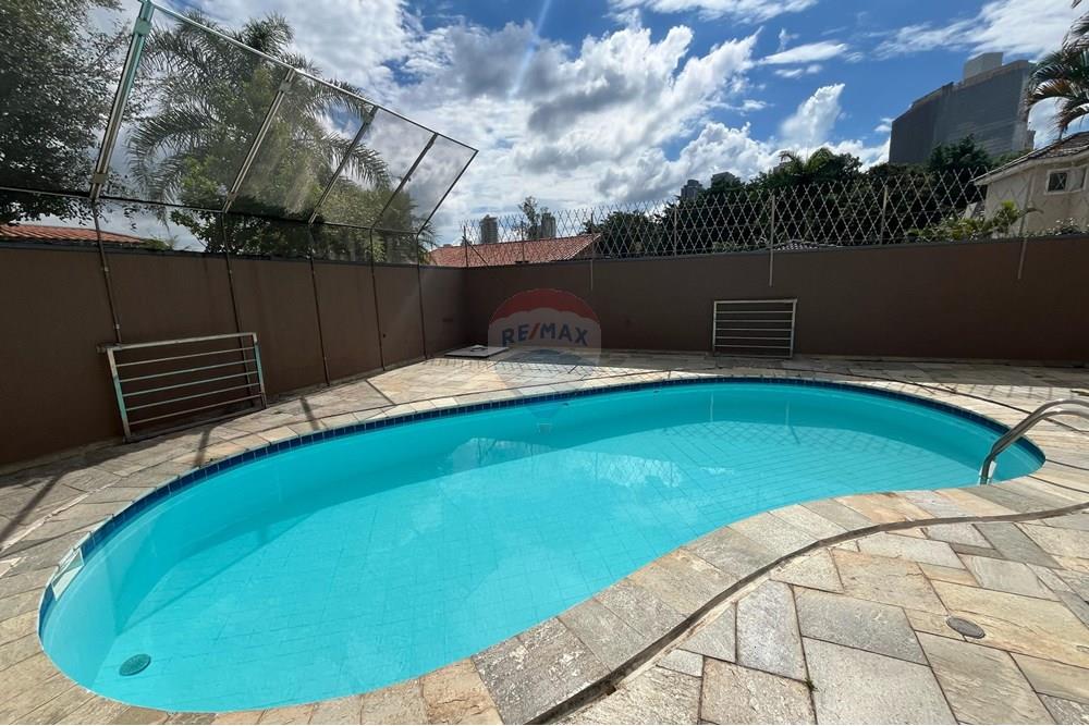 Casa para alugar com 4 quartos, 560m² - Foto 40