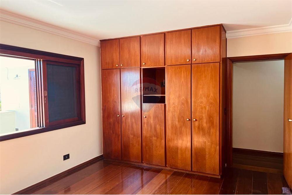 Casa para alugar com 4 quartos, 560m² - Foto 13