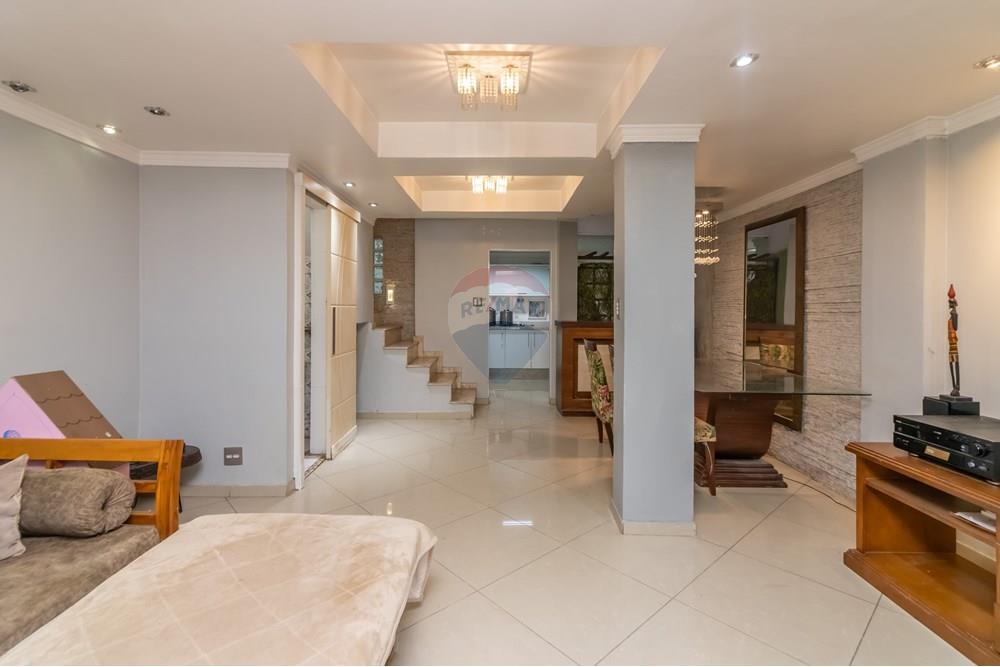 Casa, 3 quartos, 210 m² - Foto 1