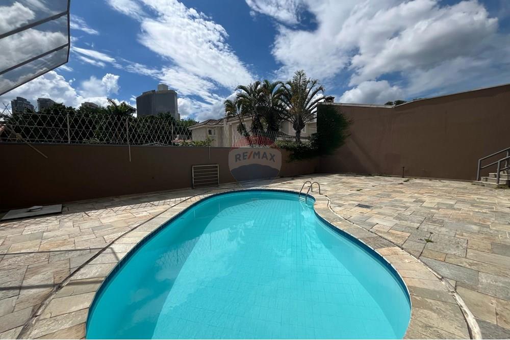 Casa para alugar com 4 quartos, 560m² - Foto 38