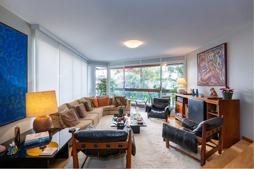 Apartamento à venda com 4 quartos, 230m² - Foto 1