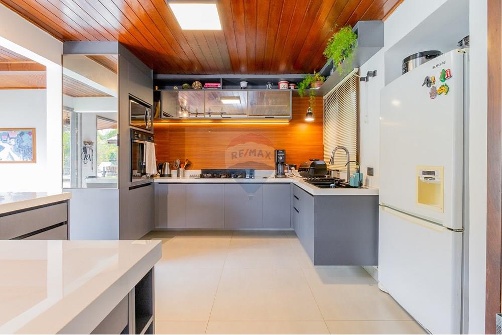 Casa de Condomínio à venda com 6 quartos, 355m² - Foto 29
