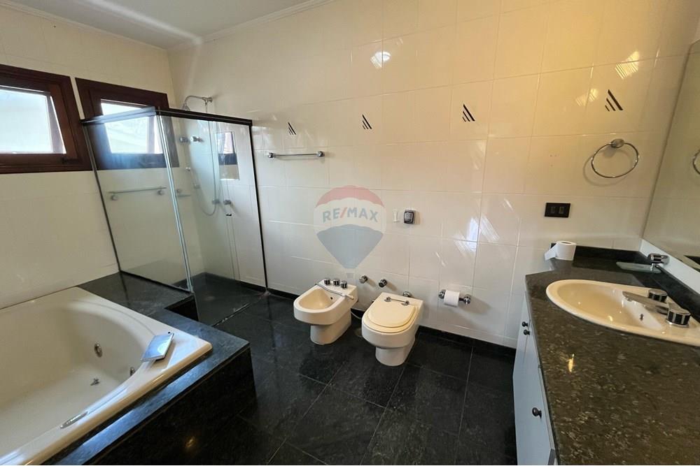 Casa para alugar com 4 quartos, 560m² - Foto 34