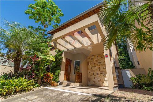 Venda-Casa-Rua Luzitana , 1251  - Marquês do Pombal  - Higienópolis , Porto Alegre , Rio Grande do Sul , 90520080-610371008-93