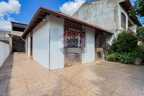 Venda-Casa-Rua Breno Arruda , 151  - Santa Maria Goretti , Porto Alegre , Rio Grande do Sul , 91030390-612521047-21