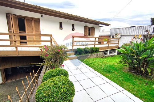 Venda-Casa-Rua Joana Guindani Tonello , 441  - Licorsul , Bento Gonçalves , Rio Grande do Sul , 95705-772-610331038-35