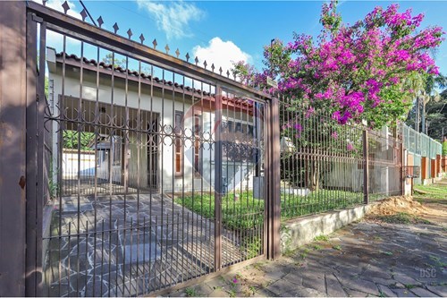 Venda-Casa-Rua Salvador Ló Pumo , 137  - Escola Romano  - Jardim Itu Sabará , Porto Alegre , Rio Grande do Sul , 91210200-612511074-108