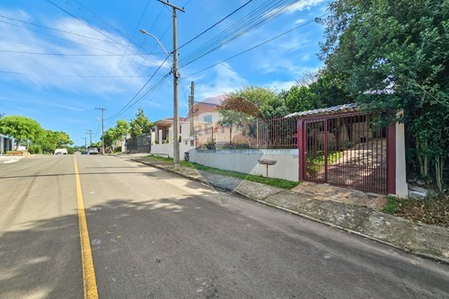 Venda-Casa-Rua Angelino Raphael Jacini , 332  - Próximo à Escola Santo Agostinho  - Vera Cruz , Passo Fundo , Rio Grande do Sul , 99032170-612621034-35