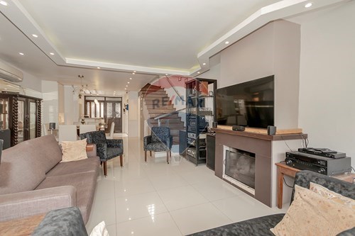 Venda-Casa-Rua Cananéia , 340  - 100 metros Av. Nilo Peçanha  - Chácara das Pedras , Porto Alegre , Rio Grande do Sul , 91330580-612481082-44