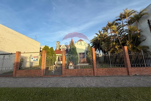 Venda-Casa-Avenida Pelotas , 421  - Cidade Nova , Rio Grande , Rio Grande do Sul , 96201020-610211032-29