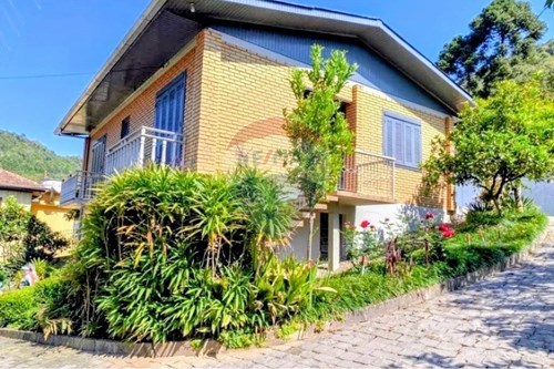 Venda-Casa-Rua Francisco Ferrari , 548  - Barracão , Bento Gonçalves , Rio Grande do Sul , 95703-650-610331038-37