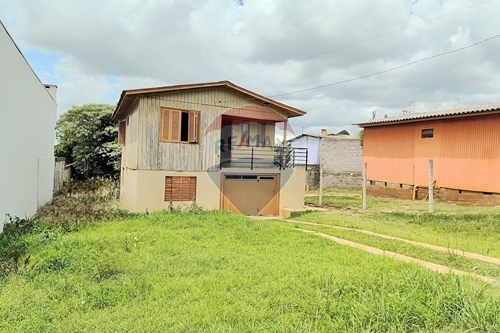 Venda-Casa-Rua Constantino Donida , 24  - próximo ao clube da saudade  - Victória II , Erechim , Rio Grande do Sul , 99709022-612761006-42