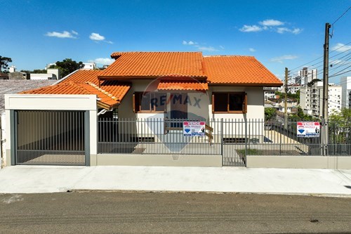 Venda-Casa-Rua Assis Brasil , 176  - Centro , Erechim , Rio Grande do Sul , 99700132-612761049-4