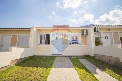 Venda-Casa-Rua Flor do Caribe , 120  - Próximo ao Supermercado Maby  - Chácara das Rosas , Cachoeirinha , Rio Grande do Sul , 94970-460-610141001-137
