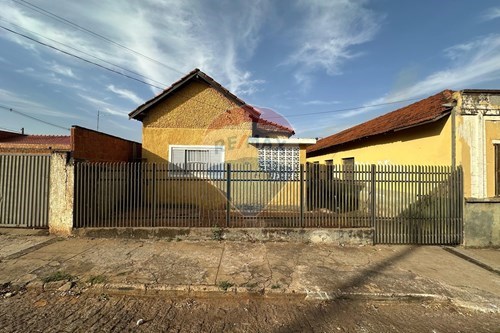 Venda-Casa-Rua Doutor Machado Bitencourt , 170  - Perto do Hospital Santa Casa de Lins  - Centro , Lins , São Paulo , 16400-150-631011016-80