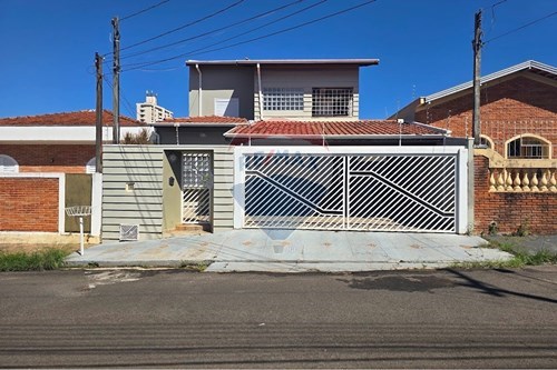 Venda-Sobrado-Rua Teodomiro Carmelo , 265  - Vila Carmelo , Botucatu , São Paulo , 18609580-630481020-51