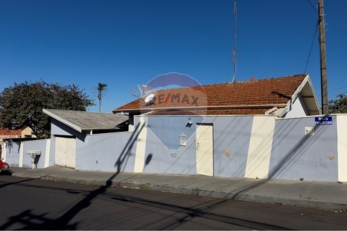 Venda-Casa-Rua Emilio Cani , 505  - Vila Santa Therezinha de Menino Jesus , Botucatu , São Paulo , 18606-730-630481105-200