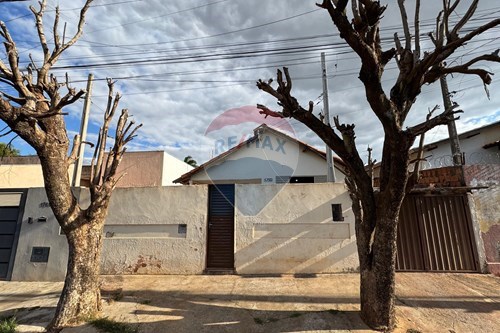 Venda-Casa-Voluntário Vitoriano Borges , 1750  - Junqueira , Lins , São Paulo , 16400-970-631011035-21