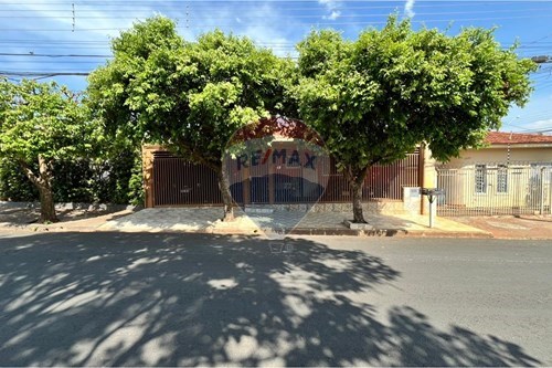 Venda-Casa-Rua Rodolfo Brandolezi , 1354  - Rua Jaguaré  - Parque Jaguaré , São José do Rio Preto , São Paulo , 15051300-631481001-38