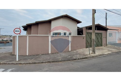 Venda-Casa-Avenida João Baptista Carnietto , 1643  - Avenida principal próximo ao depósito Prime  - Jardim Itamarati , Botucatu , São Paulo , 18608010-630481126-8