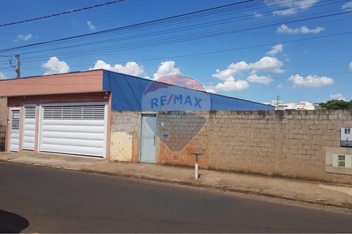 Venda-Casa-Rua Curuzu , 2139  - Vila Lavapés , Botucatu , São Paulo , 18.602-160-630481097-136
