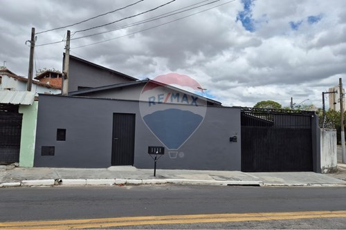 Alugar-Casa Comercial-Avenida Pedro Álvares Cabral , 266  - na parte de baixo, em frente área verde  - Jardim Paulista , São José dos Campos , São Paulo , 12216000-631471008-95