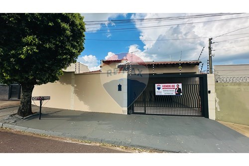 Venda-Casa-Rua: ARLINDO LUIZ TEIXEIRA , 222  - Proxímo ao condomínio Porto Bello  - Jardim Iguaçu , Presidente Prudente , São Paulo , 19024310-630861013-81
