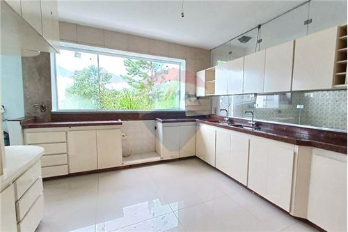 Venda-Casa-Rua Cristina Ziede , 55  - Centro , Nova Friburgo , Rio de Janeiro , 28610-270-630551016-138