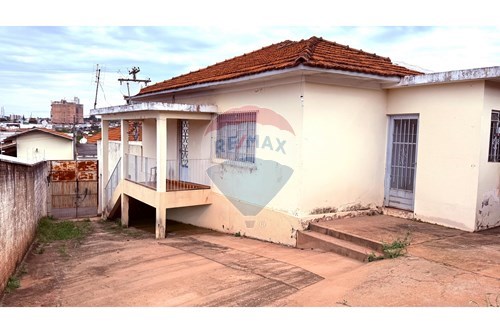 Venda-Casa-Rua Galvão Severino , 928  - Próximo ao campo society amigos da bola  - Vila Casa Branca , Botucatu , São Paulo , 18608332-630481126-1