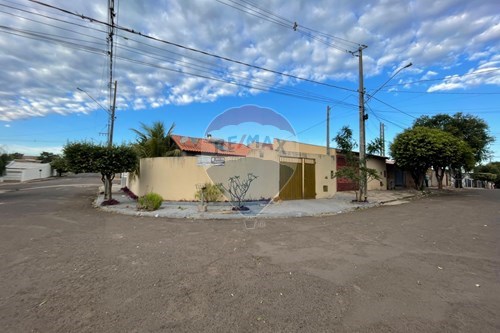 Venda-Casa-Rua Edson Gonçalves Drimel , 179  - AVENIDA MARIA MENEZES DE ALCÂNTARA, 607  - Brasil Novo , Presidente Prudente , São Paulo , 19036140-630861049-25