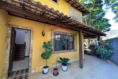 Venda-Casa-Rua Abade Palma , 200  - ao lado da Florália  - Samambaia , Petrópolis , Rio de Janeiro , 25710240-631611012-19