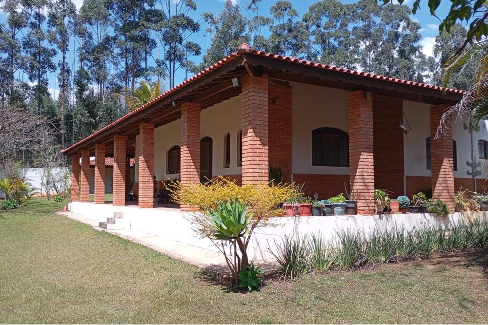 Chácara, 3 quartos, 2465 m² - Foto 1