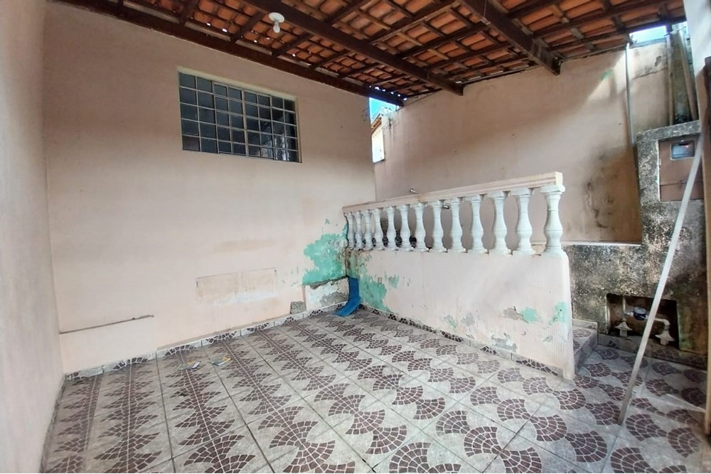 Casa à venda com 2 quartos, 113m² - Foto 2