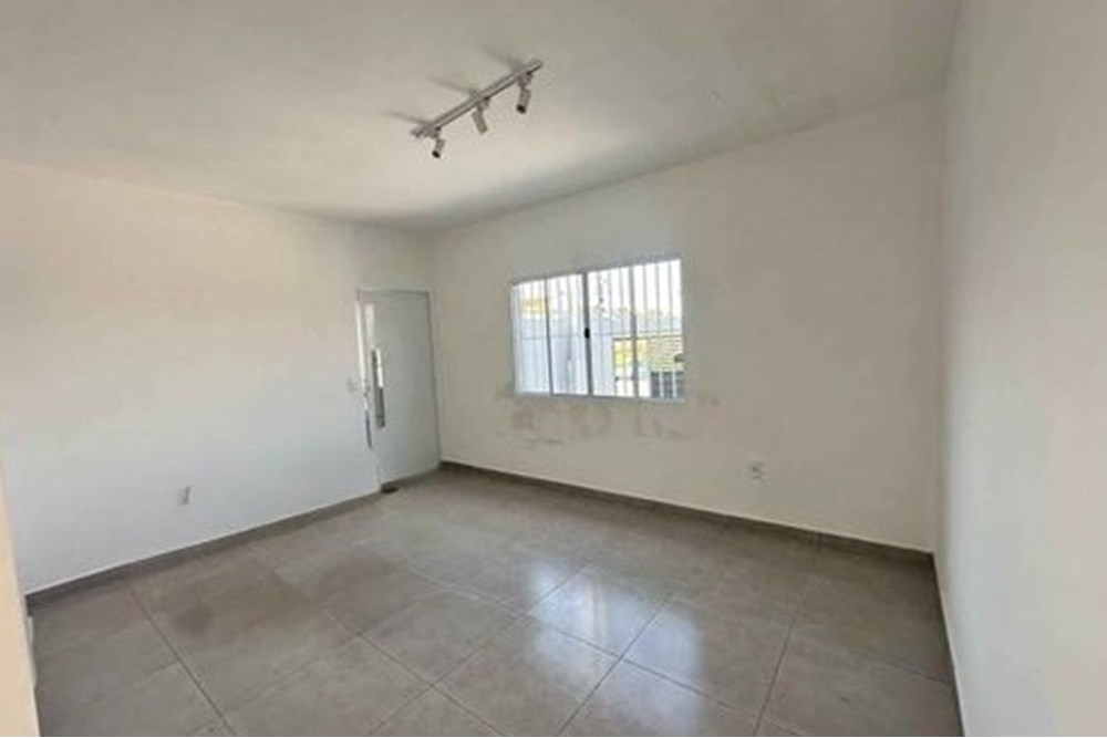 Casa à venda com 2 quartos, 41m² - Foto 4