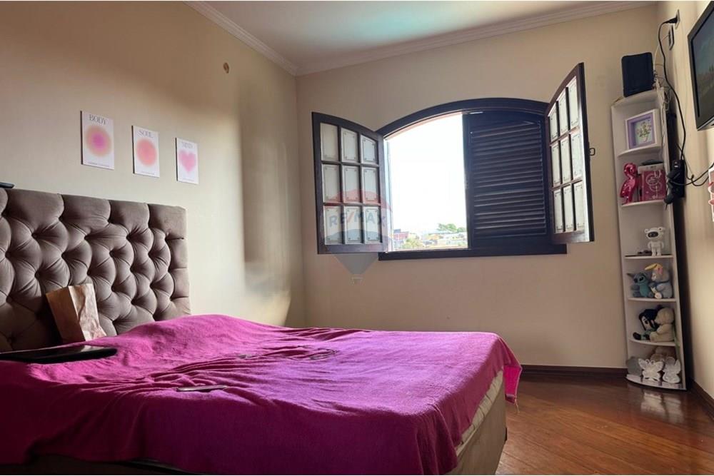 Casa à venda com 4 quartos, 250m² - Foto 24