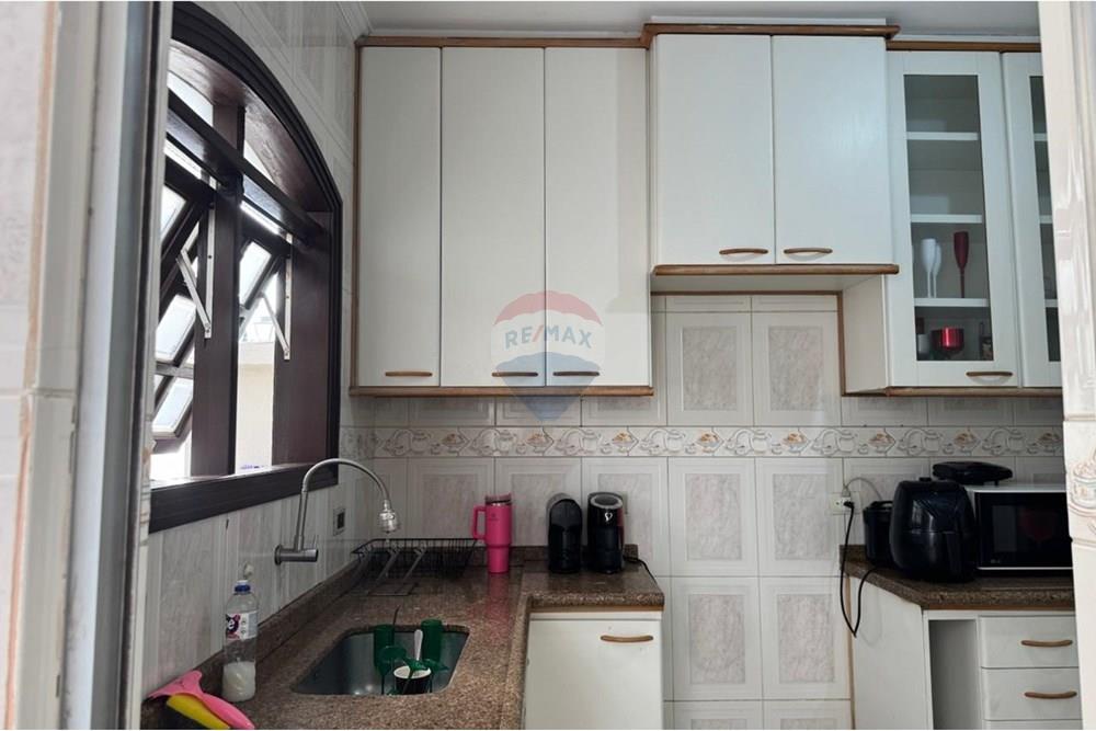 Casa à venda com 4 quartos, 250m² - Foto 14