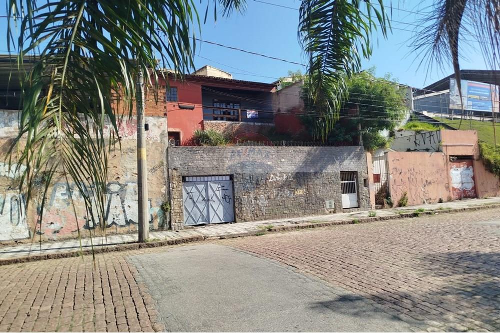 Casa à venda com 3 quartos, 192m² - Foto 2