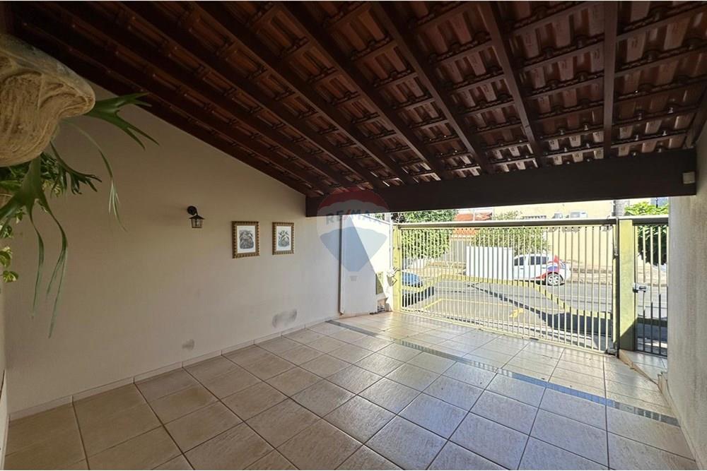 Casa com 3 quartos à venda, 133m² — foto 3 de 31