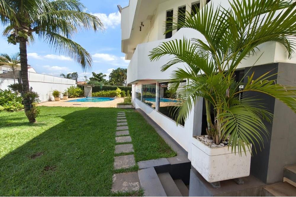 Casa com 3 quartos à venda, 422m² — foto 2 de 19