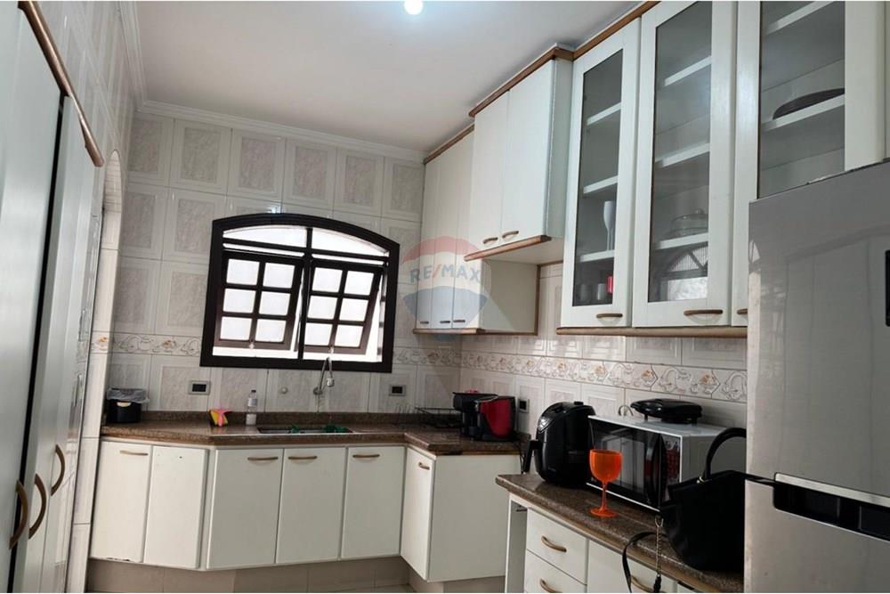 Casa à venda com 4 quartos, 250m² - Foto 15