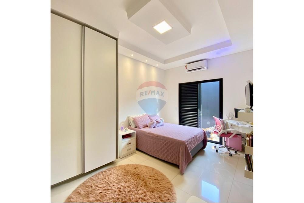 Casa de Condomínio com 3 quartos à venda, 228m² — foto 18 de 24
