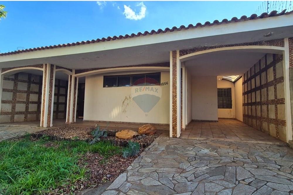 Casa com 3 quartos à venda, 250m² — foto 2 de 21