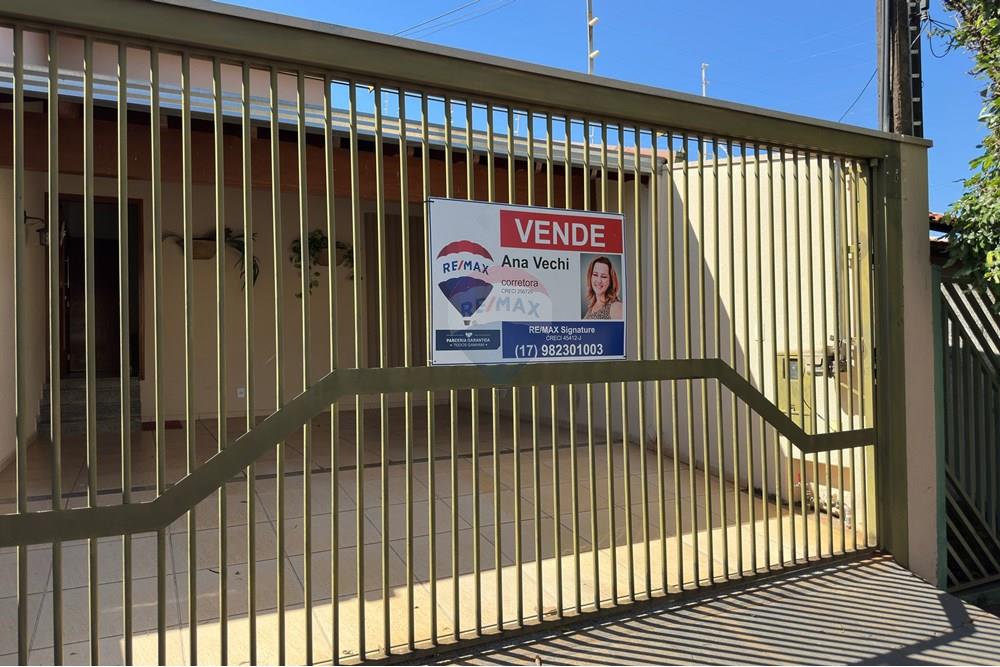 Casa com 3 quartos à venda, 133m² — foto 2 de 31