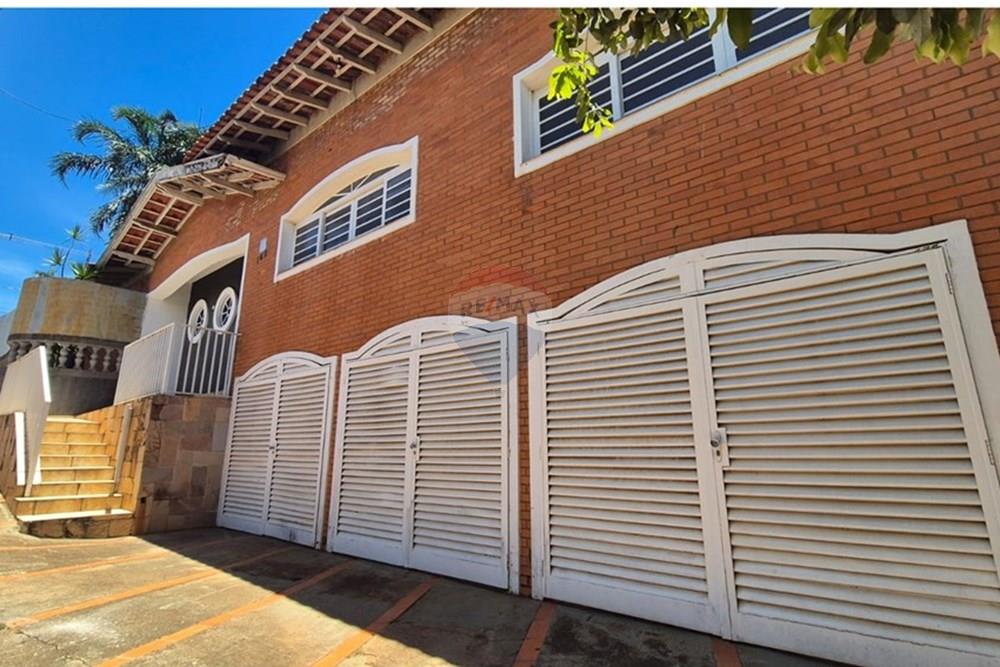 Imóvel Comercial com 3 quartos à venda, 269m² — foto 1 de 32