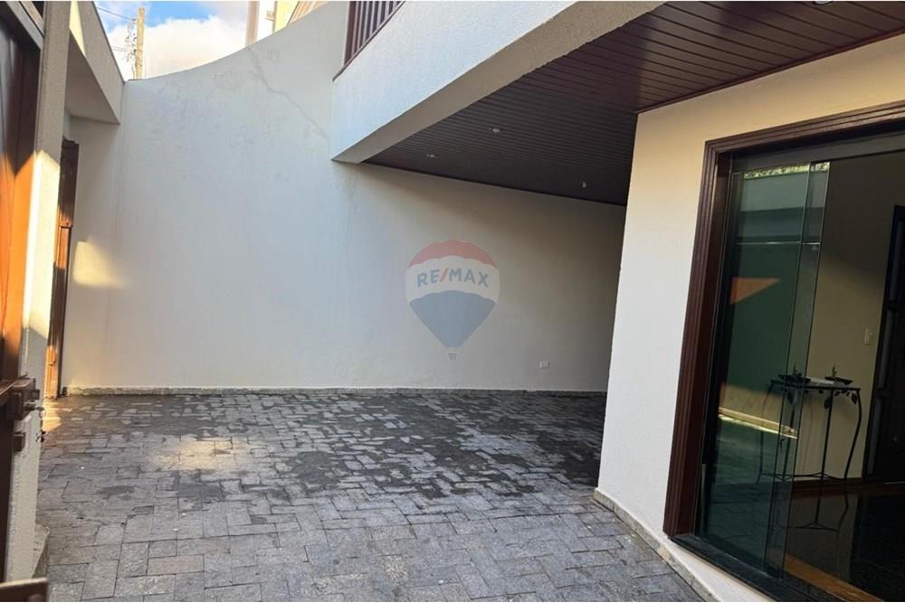 Casa à venda com 4 quartos, 250m² - Foto 3