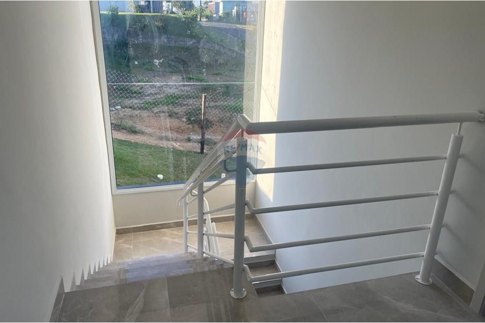 Casa de Condomínio à venda com 3 quartos, 300m² - Foto 4