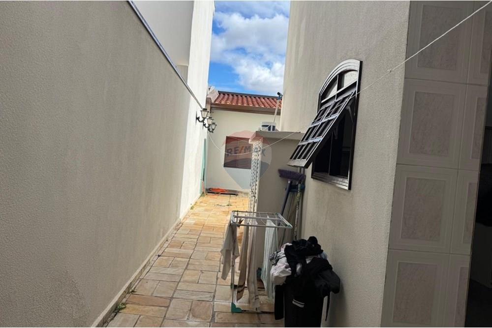 Casa à venda com 4 quartos, 250m² - Foto 23