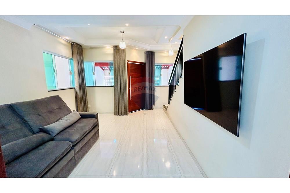 Casa à venda com 3 quartos, 188m² - Foto 1