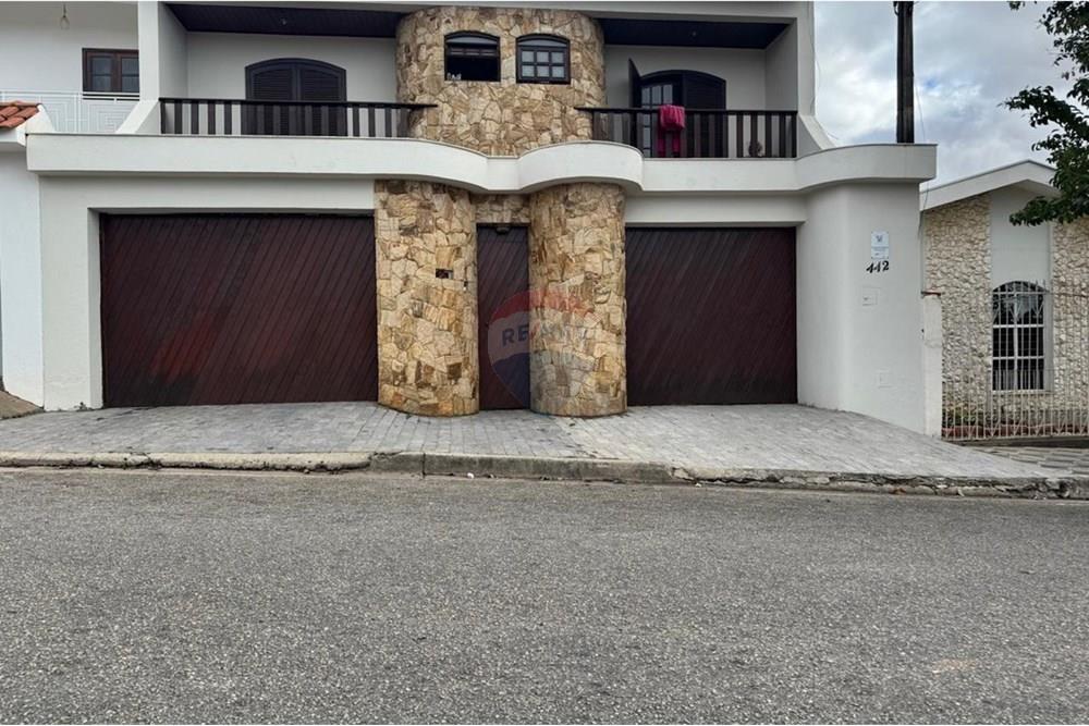 Casa à venda com 4 quartos, 250m² - Foto 1