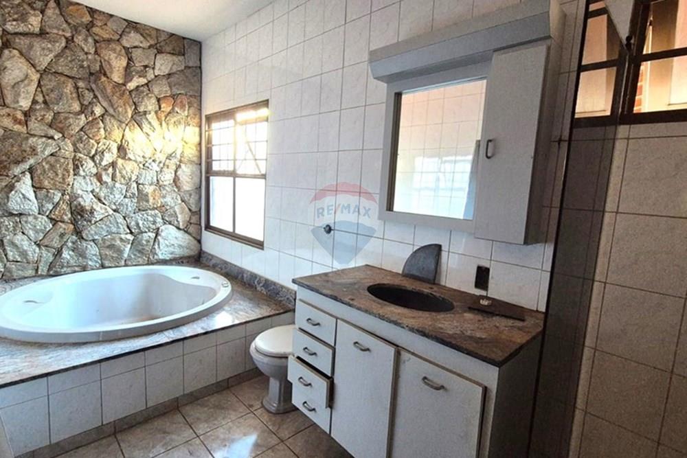Casa com 3 quartos à venda, 250m² — foto 10 de 21